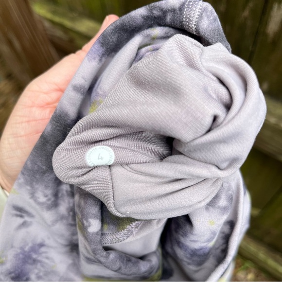 lululemon athletica Tie-Dye Leggings - Black, Gray, Green Align - Picture 3 of 3